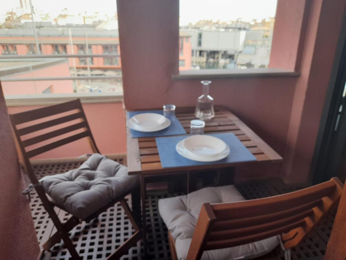 Bilocale Vista Mare Con Terrazzo-Porto Antico- Parcheggio Scontato Lägenhet Genua Exteriör bild