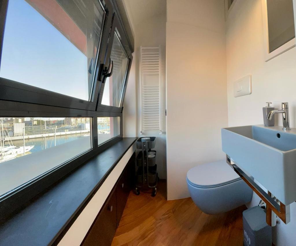 Bilocale Vista Mare Con Terrazzo-Porto Antico- Parcheggio Scontato Lägenhet Genua Exteriör bild